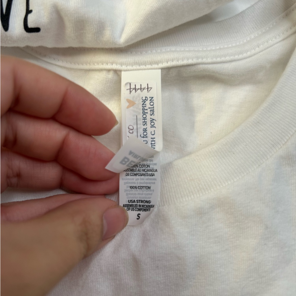 Boutique White Cotton Graphic Tee - Picture 3 of 10